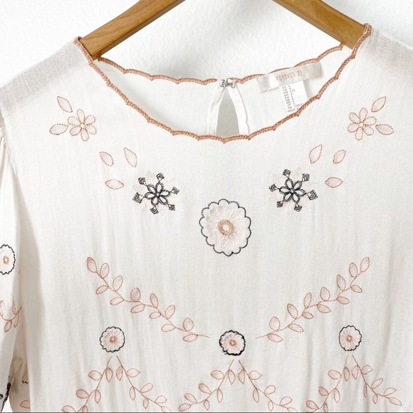 Embroidered Floral Scalloped Short Sleeve Blouse - Picture 5 of 8